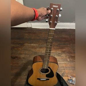 Yamaha F325D Acoustic Guitar with gig bag